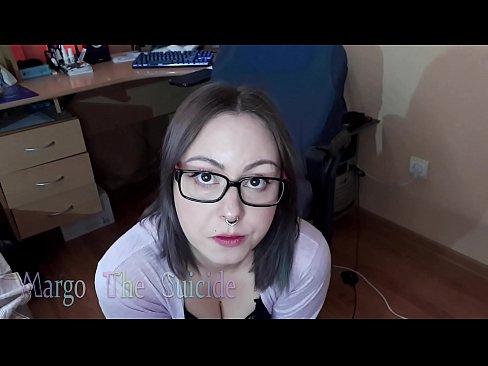 ❤️ Σέξι κορίτσι με γυαλιά πιπιλίζει Dildo βαθιά στην κάμερα ❤️❌ Πόρνο vk ❤